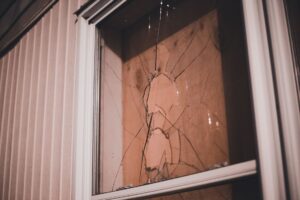 Glasschäden am Haus: Was Hamburger Eigentümer wissen müssen