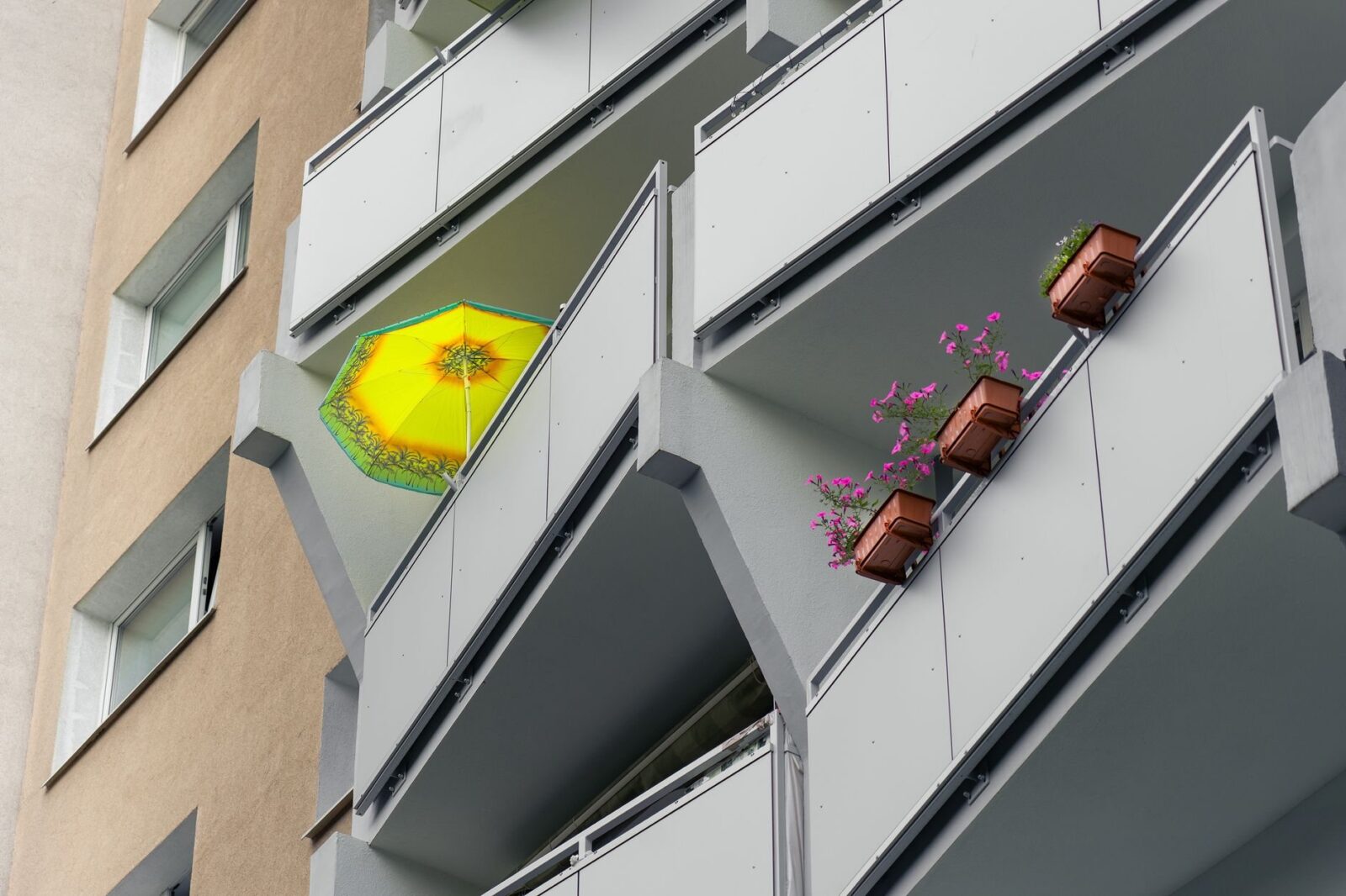 Terrasse und Balkon in Hamburg sinnvoll einrichten